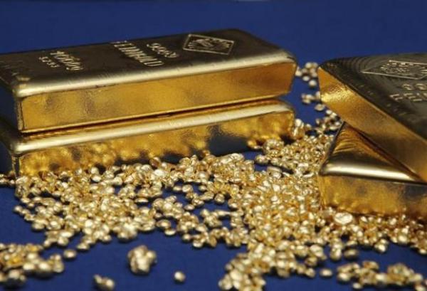 Gold nudges up but still near seven-week low on strong US data