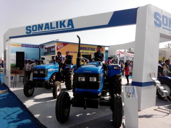 Sonalika showcased  its heavy duty products at PDFA’s “International Dairy and Agri Show 2014”